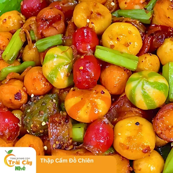 Thập Cẩm Đồ Chiên, gồm cá bò tôm, xúc xích, hoành thánh, bánh trứng cút, cốm xanh hồng, hồ lô, tàu hủ cá, thanh cua, bánh bao cam vàng
